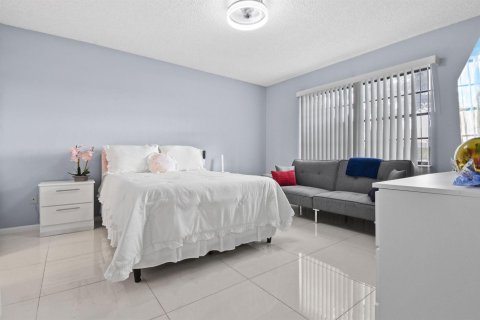 Condo in West Palm Beach, Florida, 2 bedrooms № 2082558 - photo 6