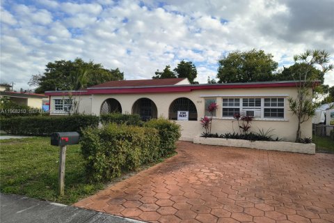 Casa en Miami, Florida 2 dormitorios, 230.49 m2 № 2031749