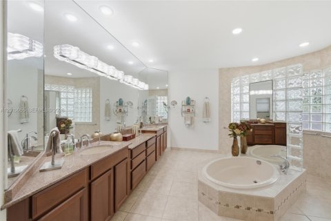Casa en venta en Weston, Florida, 5 dormitorios, 348.94 m2 № 2084893 - foto 19