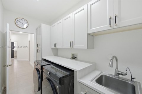 Casa en venta en Weston, Florida, 5 dormitorios, 348.94 m2 № 2084893 - foto 29
