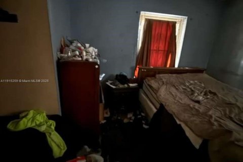 House in Opa-locka, Florida 2 bedrooms, 55.18 sq.m. № 1972747 - photo 4