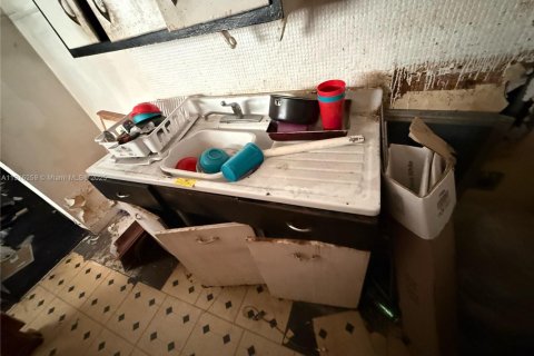 House in Opa-locka, Florida 2 bedrooms, 55.18 sq.m. № 1972747 - photo 5