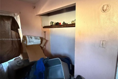 House in Opa-locka, Florida 2 bedrooms, 55.18 sq.m. № 1972747 - photo 6