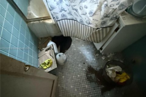 House in Opa-locka, Florida 2 bedrooms, 55.18 sq.m. № 1972747 - photo 7