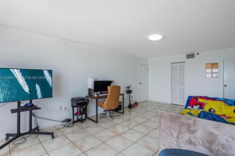 Condominio en venta en Miami, Florida, 1 dormitorio, 82.68 m2 № 2058335 - foto 11
