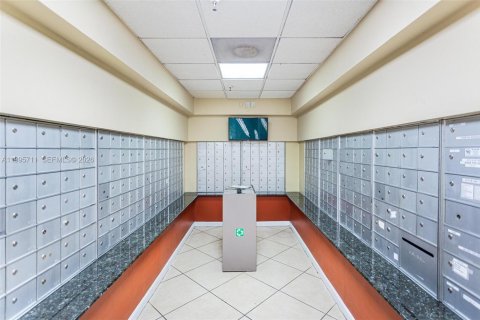 Condominio en venta en Miami, Florida, 1 dormitorio, 82.68 m2 № 2058335 - foto 18