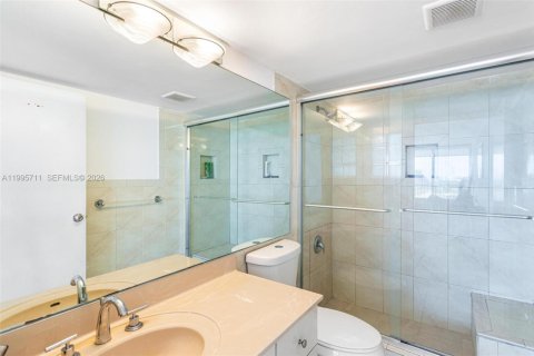 Condominio en venta en Miami, Florida, 1 dormitorio, 82.68 m2 № 2058335 - foto 12