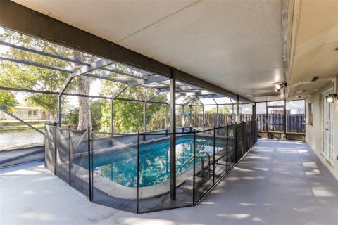 House in Sunrise, Florida 3 bedrooms, 104.79 sq.m. № 2000862 - photo 17