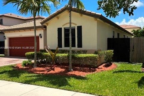 House in Homestead, Florida 4 bedrooms, 185.06 sq.m. № 1889190 - photo 1