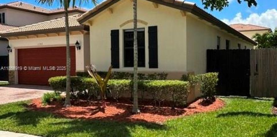 House in Homestead, Florida 4 bedrooms, 185.06 sq.m. № 1889190