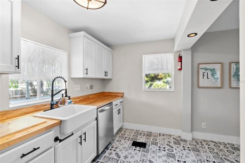 House in Saint Petersburg, Florida 2 bedrooms, 111.85 sq.m. № 1679756 - photo 14