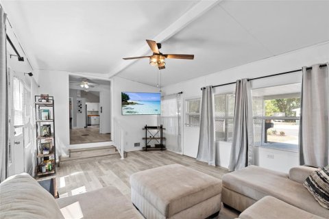 House in Saint Petersburg, Florida 2 bedrooms, 111.85 sq.m. № 1679756 - photo 6