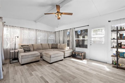 House in Saint Petersburg, Florida 2 bedrooms, 111.85 sq.m. № 1679756 - photo 5