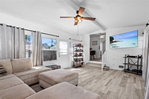 House in Saint Petersburg, Florida 2 bedrooms, 111.85 sq.m. № 1679756 - photo 4