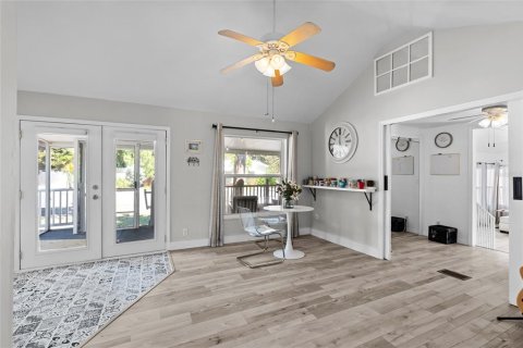 House in Saint Petersburg, Florida 2 bedrooms, 111.85 sq.m. № 1679756 - photo 10