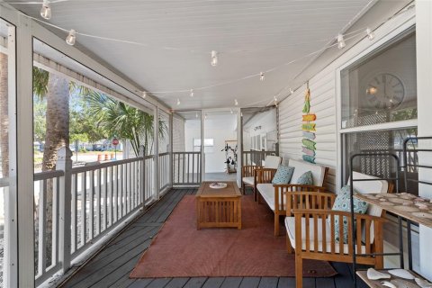 House in Saint Petersburg, Florida 2 bedrooms, 111.85 sq.m. № 1679756 - photo 11