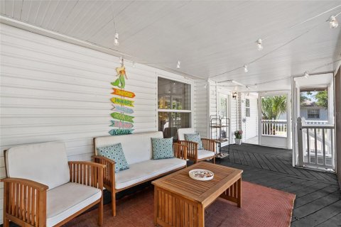 House in Saint Petersburg, Florida 2 bedrooms, 111.85 sq.m. № 1679756 - photo 2