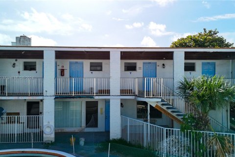 Commercial property in Palm Beach Shores, Florida 870.31 sq.m. № 1860755 - photo 29
