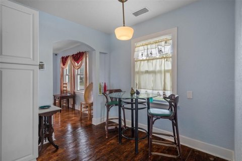 House in Saint Petersburg, Florida 3 bedrooms, 138.24 sq.m. № 2353287 - photo 20