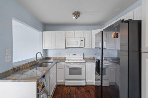 House in Saint Petersburg, Florida 3 bedrooms, 138.24 sq.m. № 2353287 - photo 22