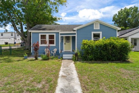 House in Saint Petersburg, Florida 3 bedrooms, 138.24 sq.m. № 2353287 - photo 2