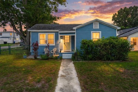 House in Saint Petersburg, Florida 3 bedrooms, 138.24 sq.m. № 2353287