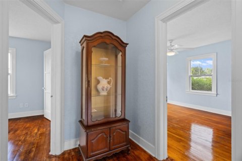 House in Saint Petersburg, Florida 3 bedrooms, 138.24 sq.m. № 2353287 - photo 12