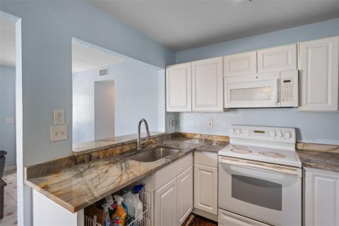 House in Saint Petersburg, Florida 3 bedrooms, 138.24 sq.m. № 2353287 - photo 24