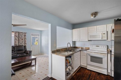 House in Saint Petersburg, Florida 3 bedrooms, 138.24 sq.m. № 2353287 - photo 23