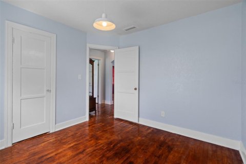 House in Saint Petersburg, Florida 3 bedrooms, 138.24 sq.m. № 2353287 - photo 18
