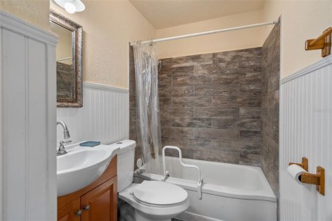 House in Saint Petersburg, Florida 3 bedrooms, 138.24 sq.m. № 2353287 - photo 15
