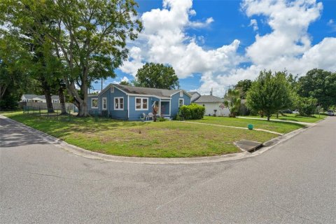 House in Saint Petersburg, Florida 3 bedrooms, 138.24 sq.m. № 2353287 - photo 5