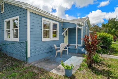 House in Saint Petersburg, Florida 3 bedrooms, 138.24 sq.m. № 2353287 - photo 6