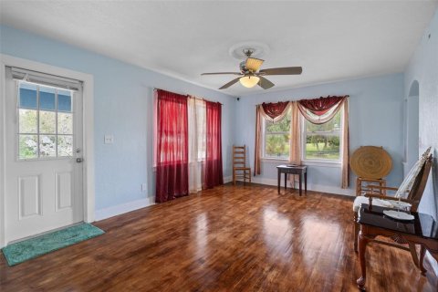 House in Saint Petersburg, Florida 3 bedrooms, 138.24 sq.m. № 2353287 - photo 9