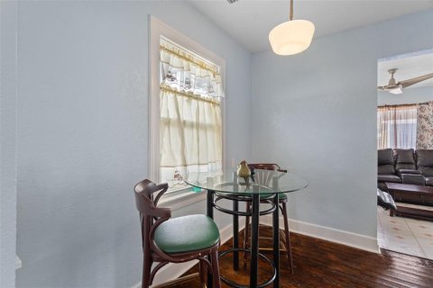 House in Saint Petersburg, Florida 3 bedrooms, 138.24 sq.m. № 2353287 - photo 19
