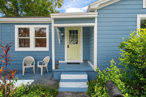 House in Saint Petersburg, Florida 3 bedrooms, 138.24 sq.m. № 2353287 - photo 7