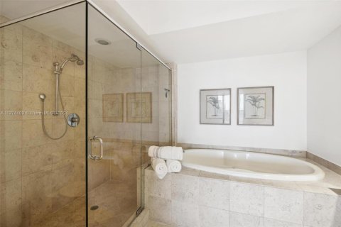 Copropriété à louer à Hallandale Beach, Floride: 3 chambres, 191.84 m2 № 439711 - photo 16
