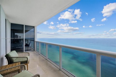 Copropriété à louer à Hallandale Beach, Floride: 3 chambres, 191.84 m2 № 439711 - photo 26