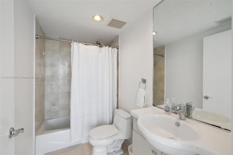 Copropriété à louer à Hallandale Beach, Floride: 3 chambres, 191.84 m2 № 439711 - photo 20