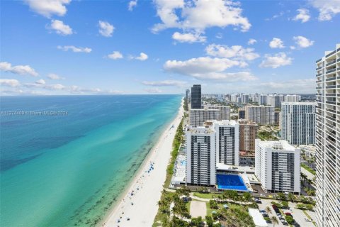 Copropriété à louer à Hallandale Beach, Floride: 3 chambres, 191.84 m2 № 439711 - photo 28