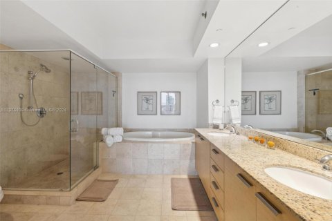 Copropriété à louer à Hallandale Beach, Floride: 3 chambres, 191.84 m2 № 439711 - photo 14