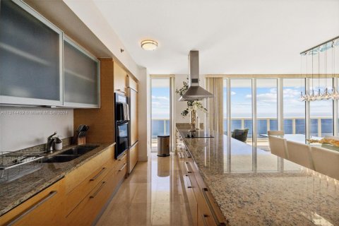 Copropriété à louer à Hallandale Beach, Floride: 3 chambres, 191.84 m2 № 439711 - photo 7