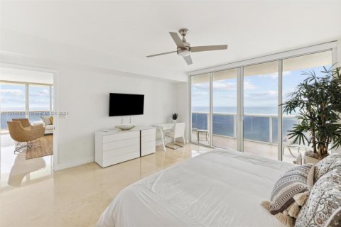 Copropriété à louer à Hallandale Beach, Floride: 3 chambres, 191.84 m2 № 439711 - photo 12