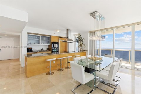 Copropriété à louer à Hallandale Beach, Floride: 3 chambres, 191.84 m2 № 439711 - photo 5