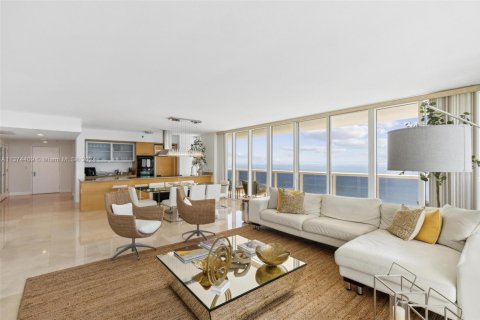 Copropriété à louer à Hallandale Beach, Floride: 3 chambres, 191.84 m2 № 439711 - photo 6