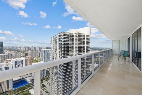Copropriété à louer à Hallandale Beach, Floride: 3 chambres, 191.84 m2 № 439711 - photo 27