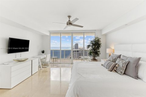 Copropriété à louer à Hallandale Beach, Floride: 3 chambres, 191.84 m2 № 439711 - photo 13