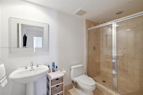 Copropriété à louer à Hallandale Beach, Floride: 3 chambres, 191.84 m2 № 439711 - photo 22