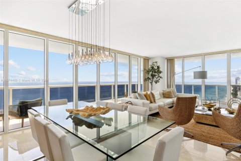 Copropriété à louer à Hallandale Beach, Floride: 3 chambres, 191.84 m2 № 439711 - photo 3
