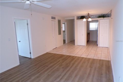 Condominio en alquiler en Venice, Florida, 2 dormitorios, 77.39 m2 № 2232510 - foto 3